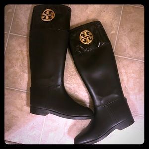 Tory Burch shiny black logo rainboots -sz 8